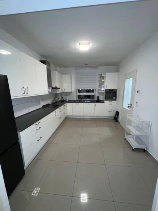Luxus-doppelhaushaelfte Im Ruhigen Blumenviertel Appartement Berlijn