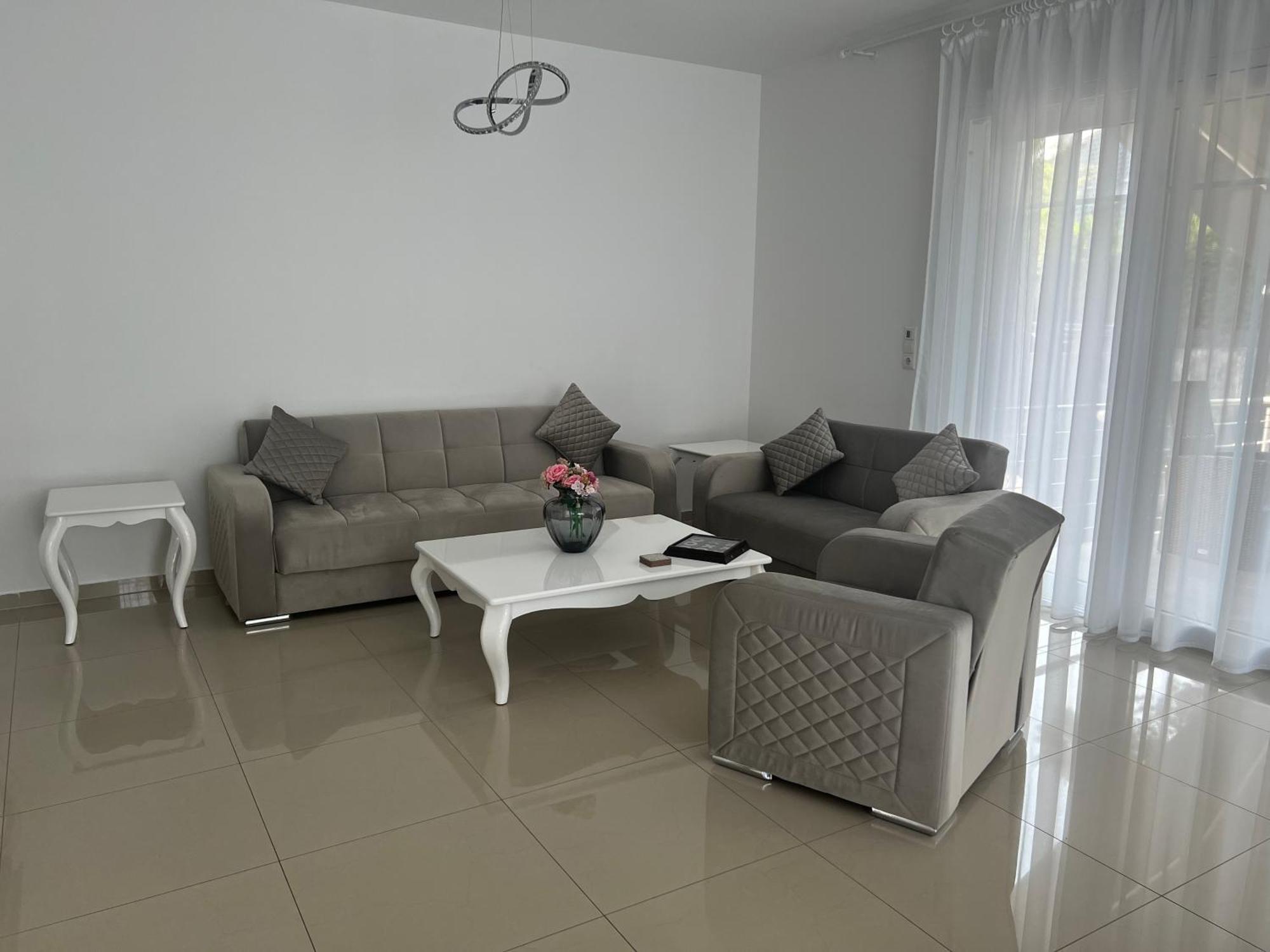 Appartement Luxus-doppelhaushaelfte Im Ruhigen Blumenviertel Berlijn
