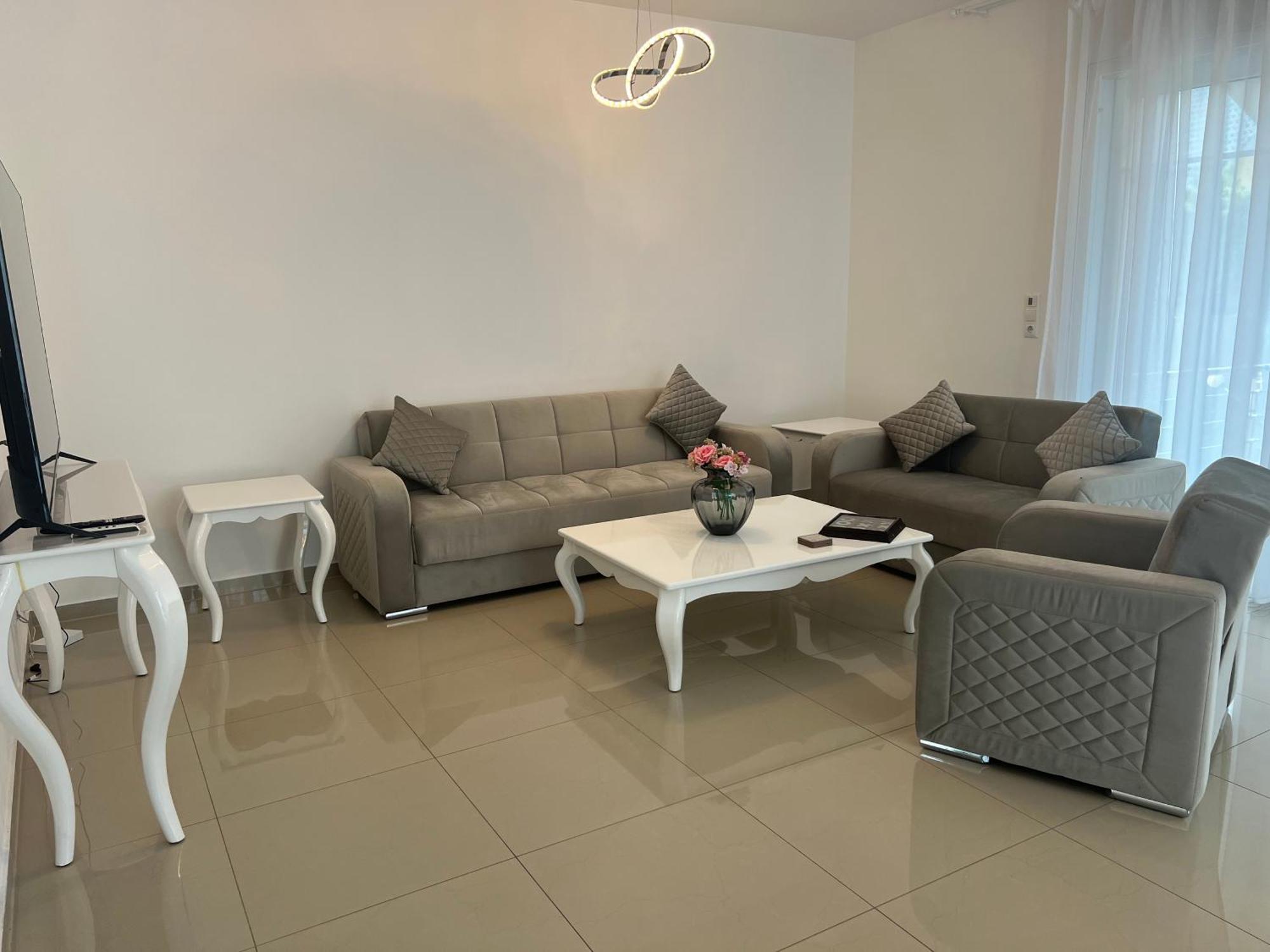 Appartement Luxus-doppelhaushaelfte Im Ruhigen Blumenviertel